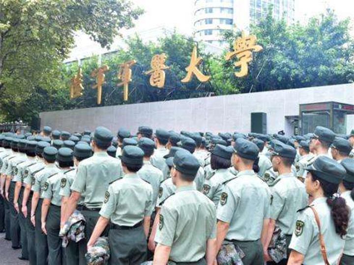 近日,陆军军医大学党委常委分头带领机关工作组,带着建强"一线指挥部